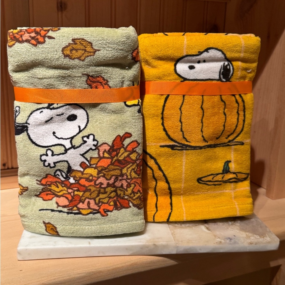 Snoopy Peanuts Set of 4 Handtowels Woodstock Fall